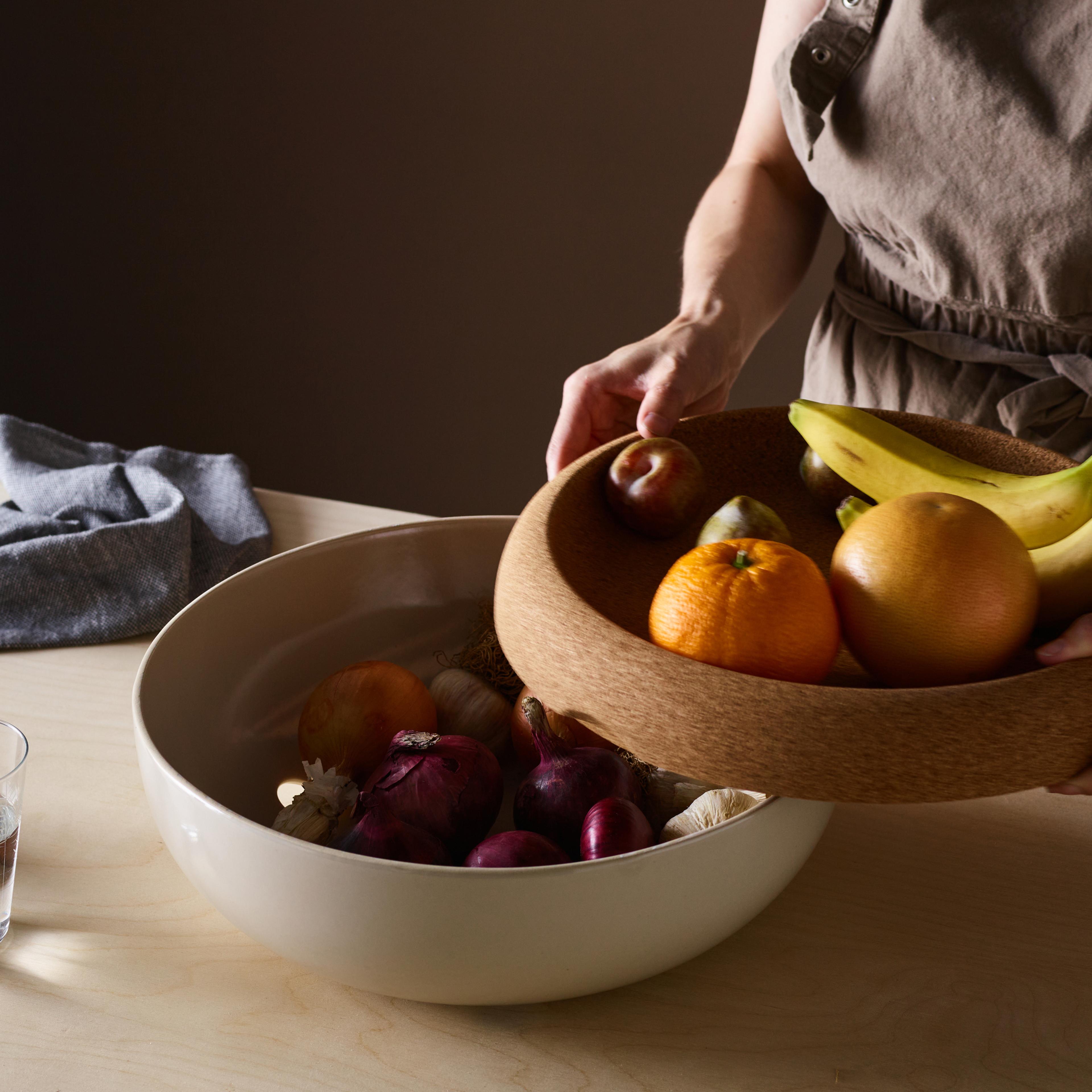 Fruit bowl with cork lid